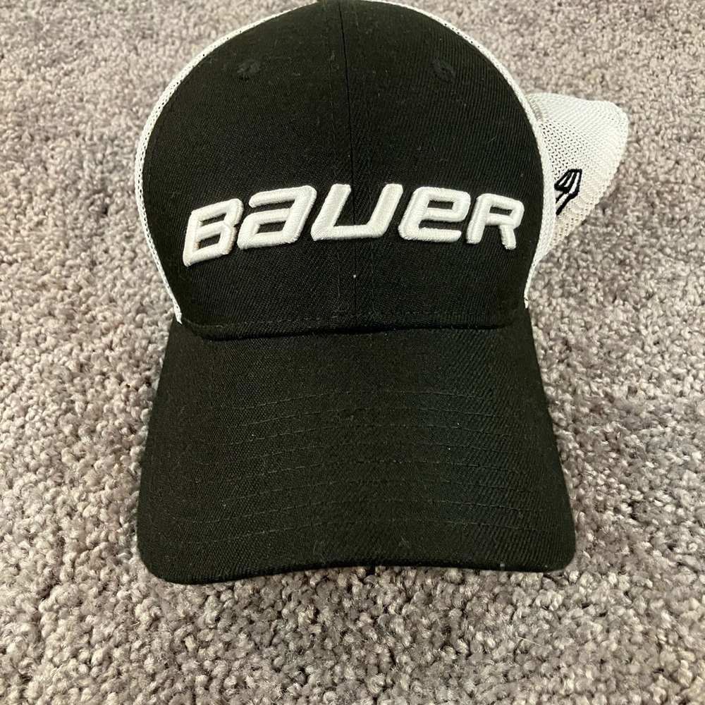 Bauer Hockey Hat Cap Fitted Size S/M Black White Skates Skating Performance